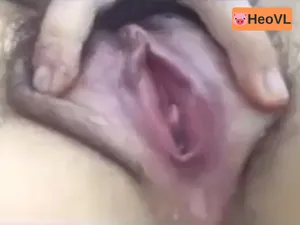 Gấu show cận cảnh bướm đang thở